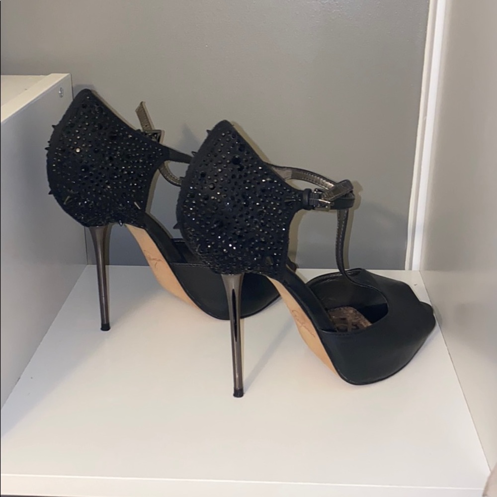 Shoes - Picture 5 of 6